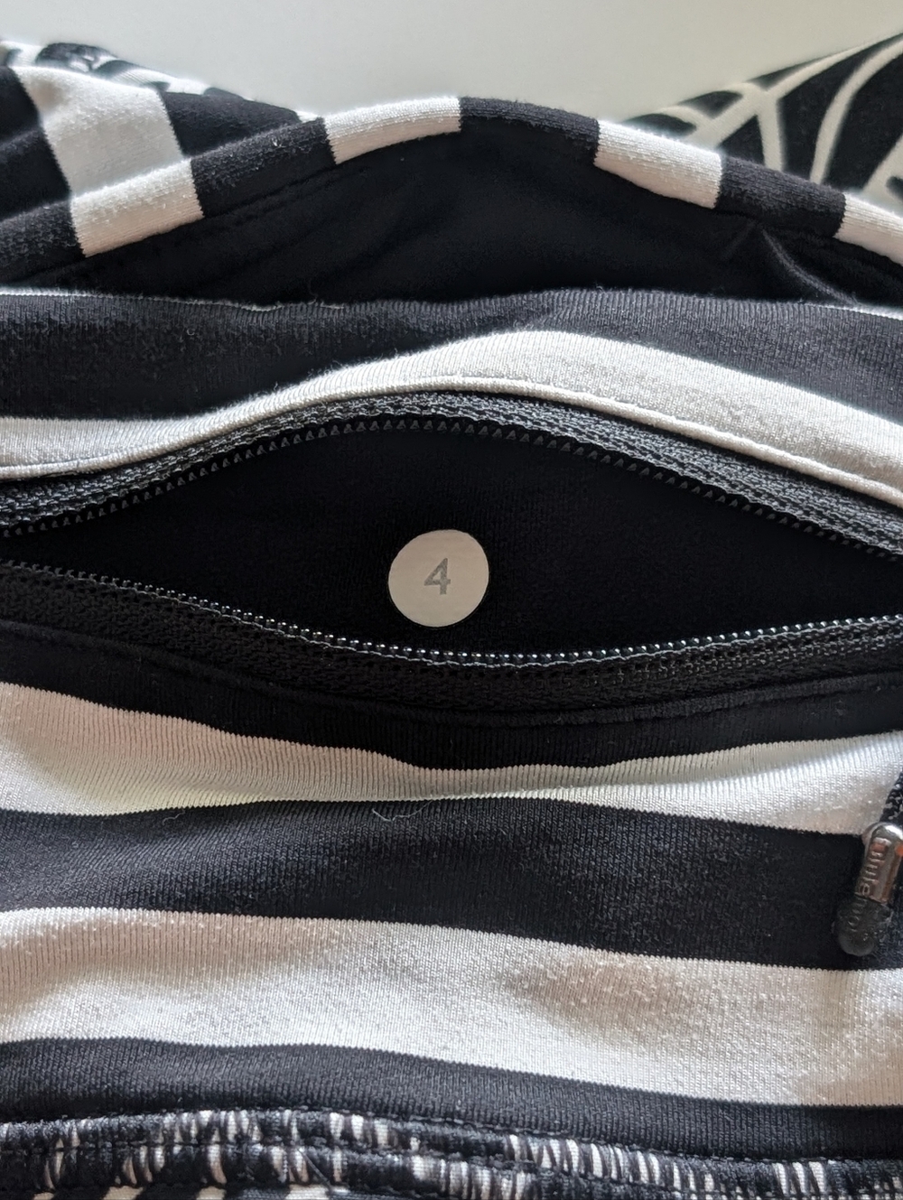 Women's Lululemon Athletica Black & White Speed Active Shorts Size 4 - Picture 5 of 6